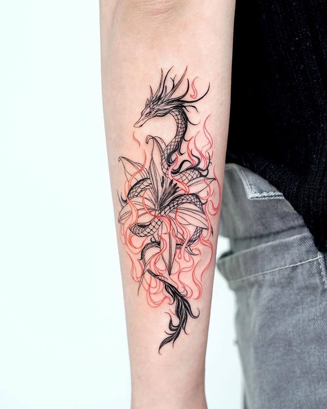 стильне татуювання дракона

