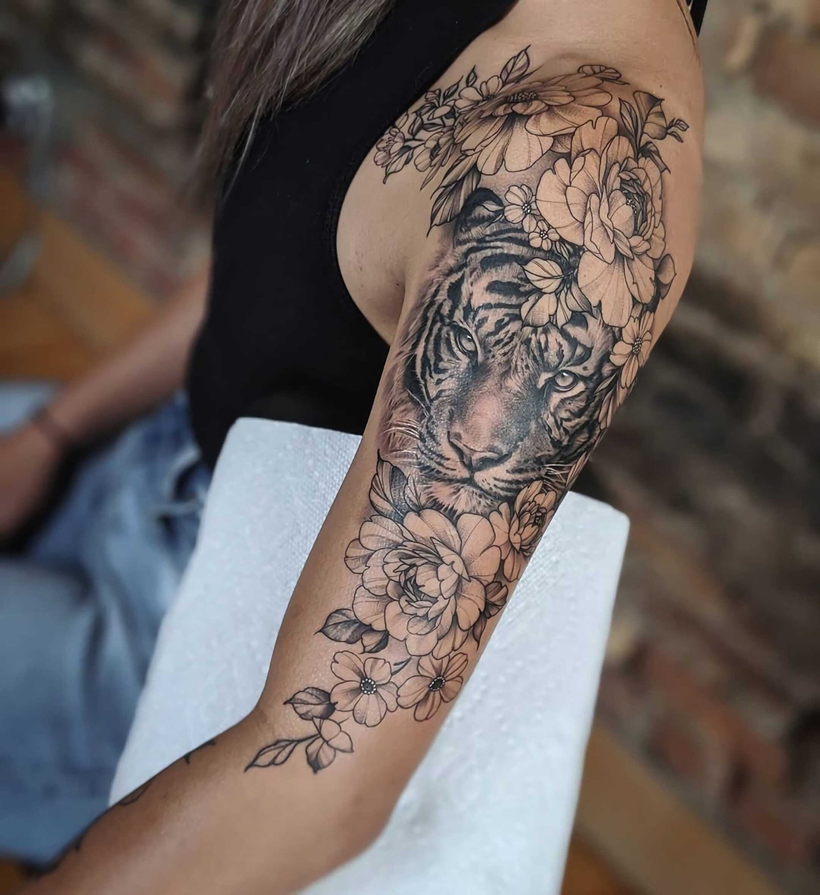 красивая татуировка тигра на руке