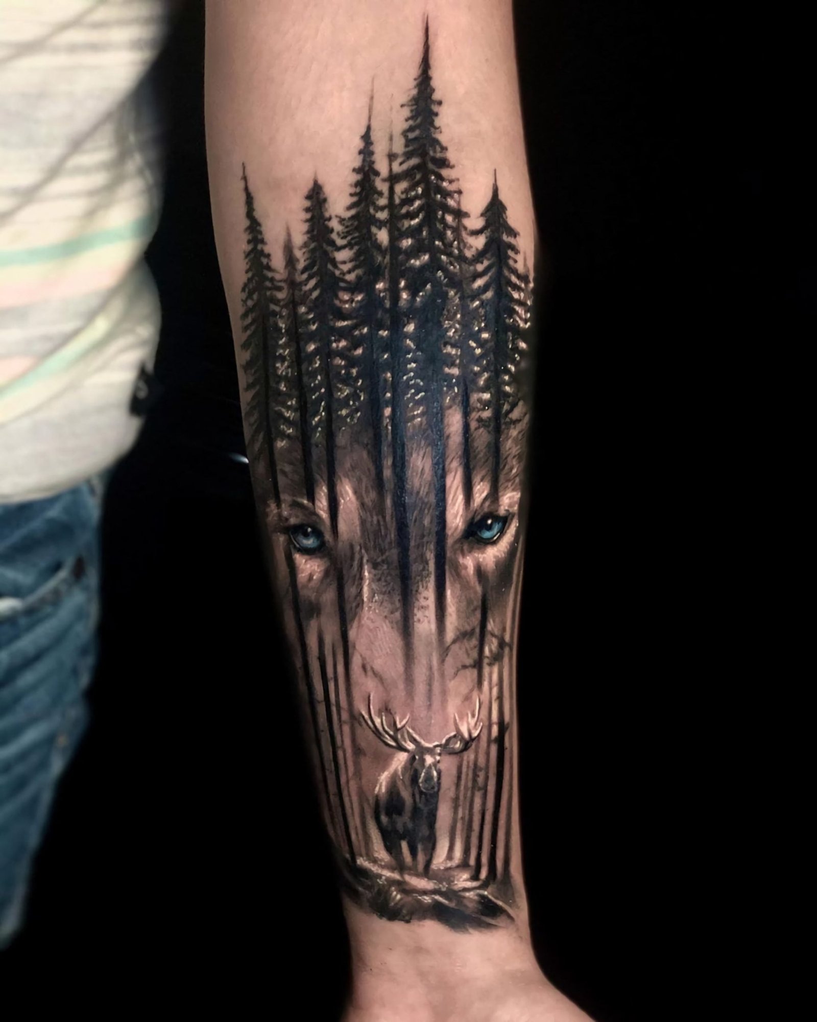 стильная татуировка леса с изображениями волка и животных