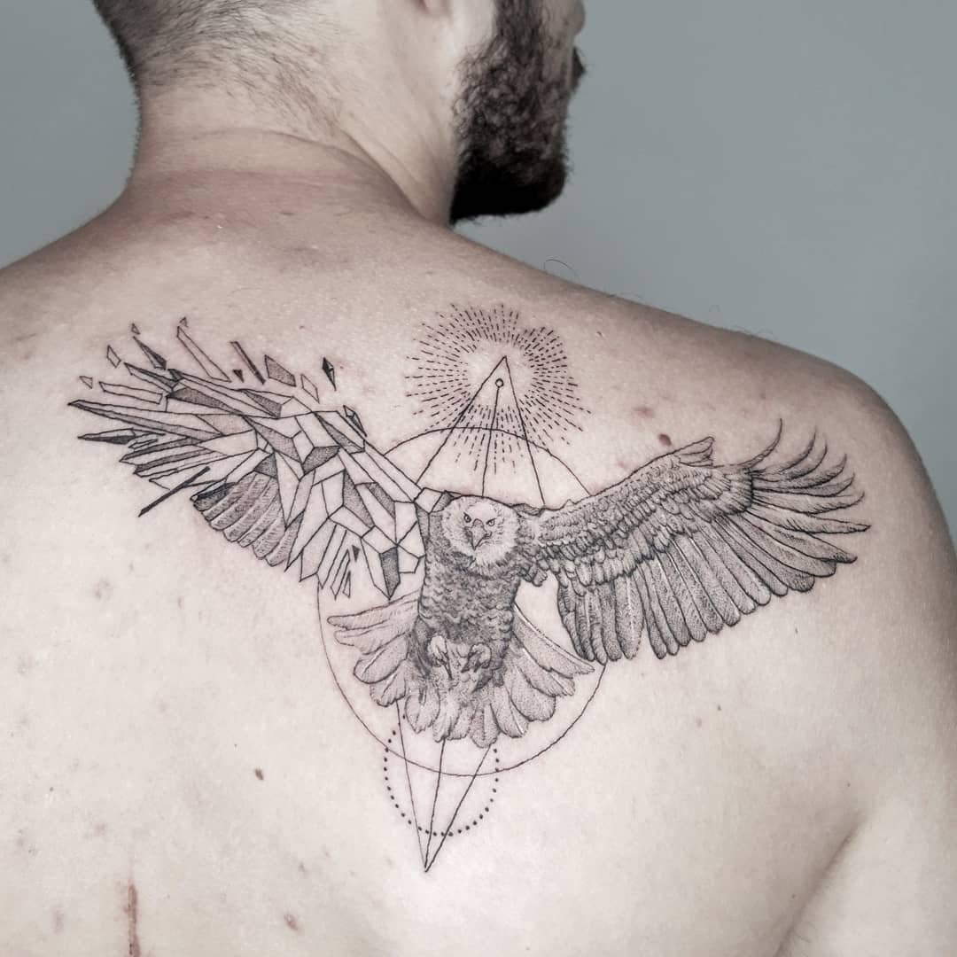 татуировка орла с сломанными крыльями