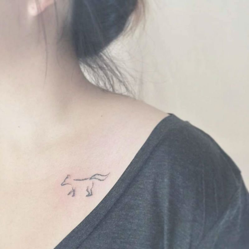 жіноче мінімалістичне татуювання лисиці

