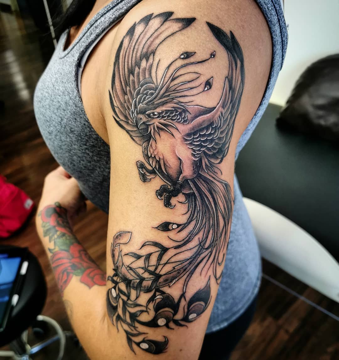 татуировка феникса на руке