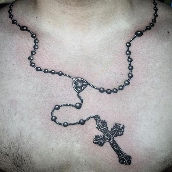 татуировка креста с ожерельем