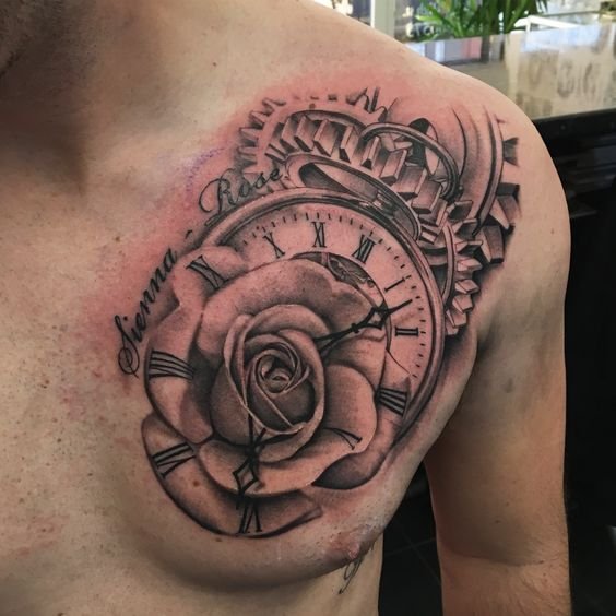 мужская татуировка розы на груди