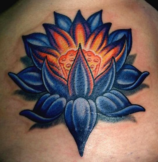 татуювання синього лотоса

