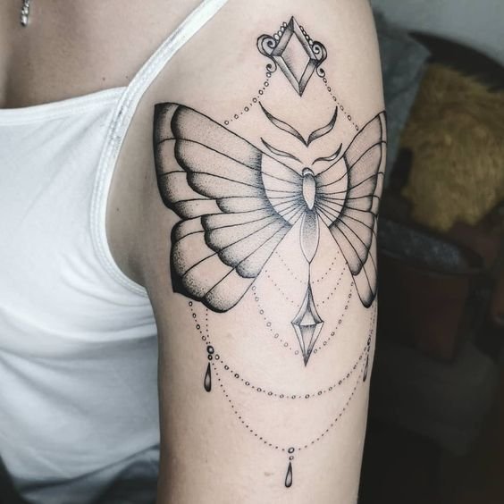 геометричне татуювання метелика
