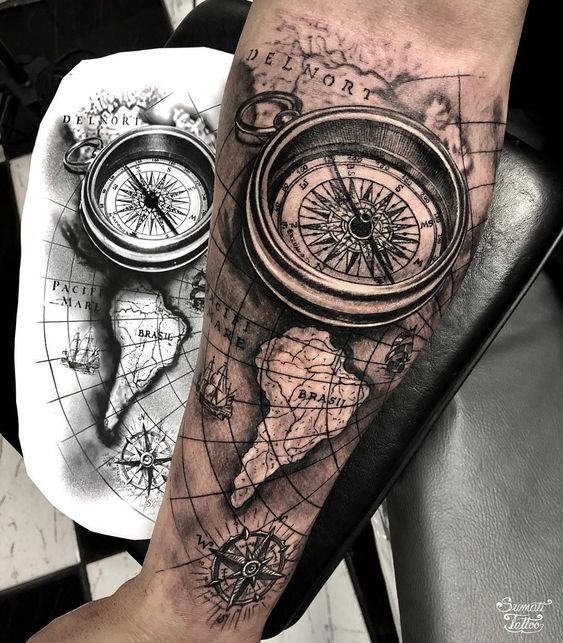 ескіз татуювання компаса з картою

