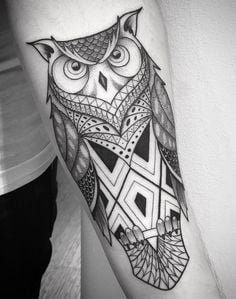 геометричне татуювання сови

