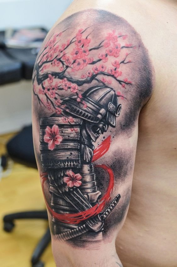 татуювання самурая і сакури на руці
