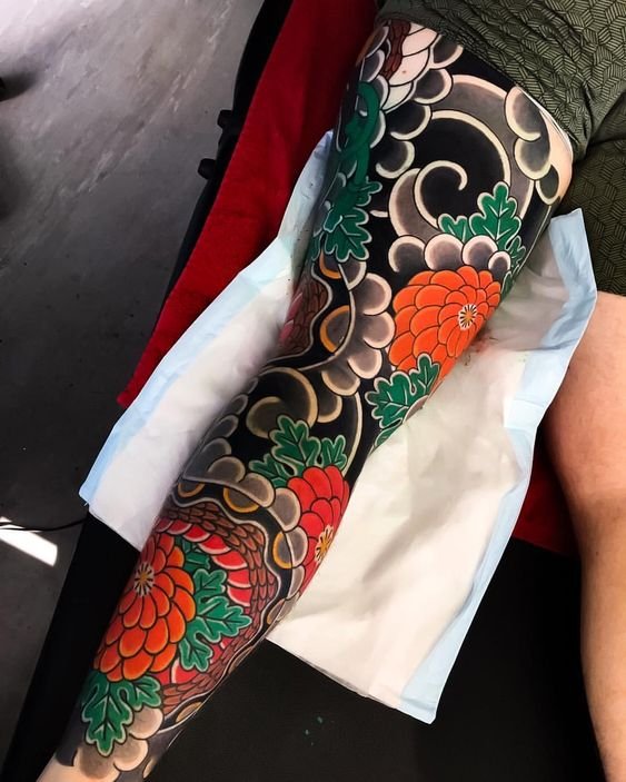 японське татуювання на нозі
