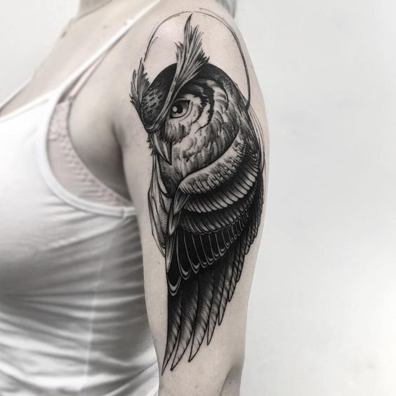 жіноче татуювання сови на руці
