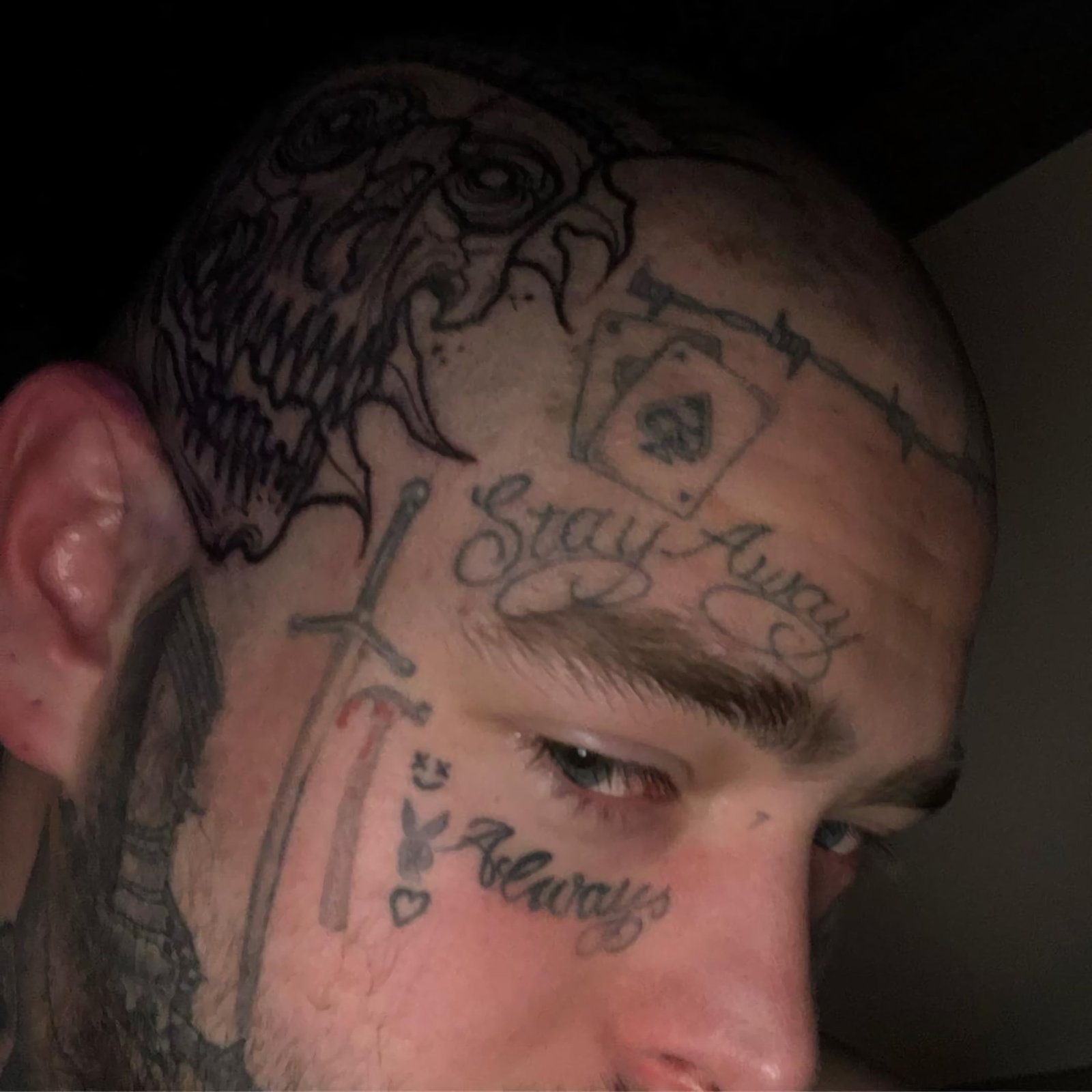 Татуировка черепа на голове