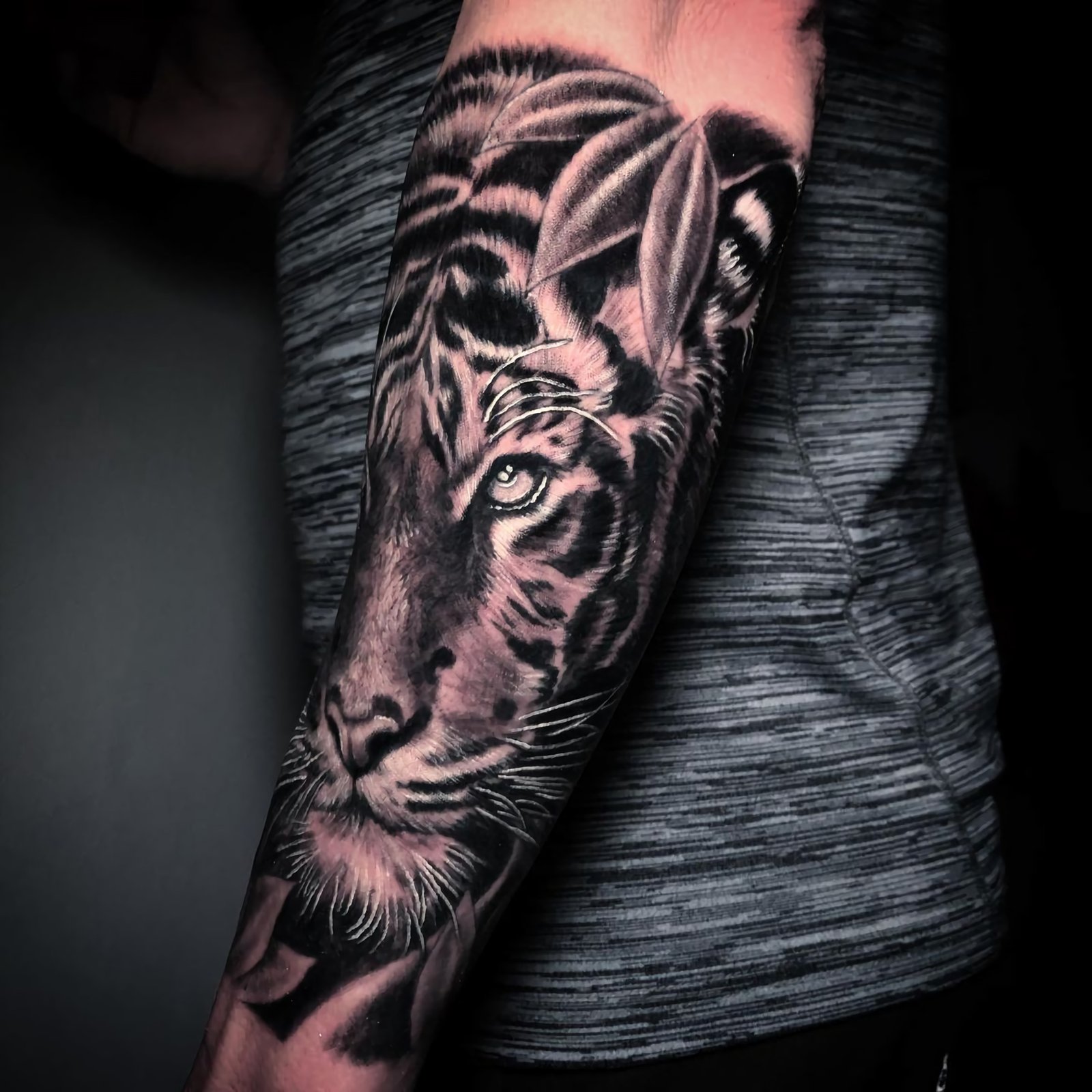 Татуировка на пол рукава с тигром