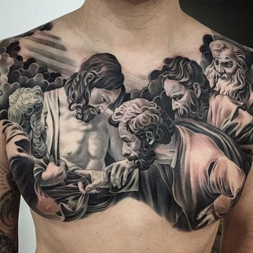 религиозная татуировка на груди