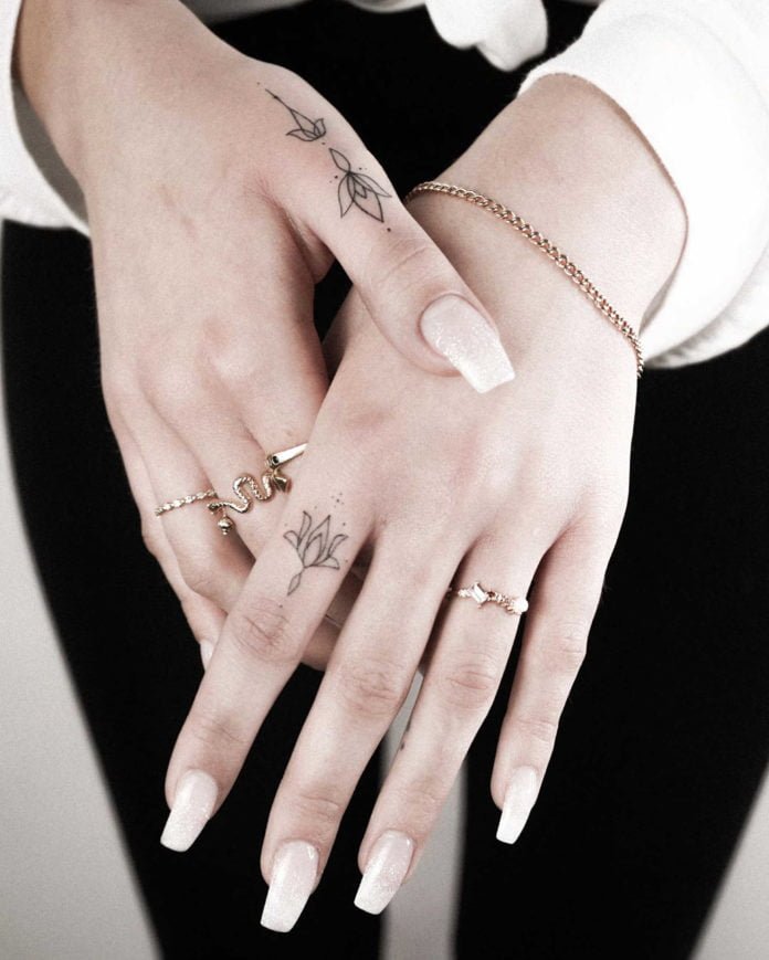 beauty finger flower tattoo красивое тату цветов на пальце